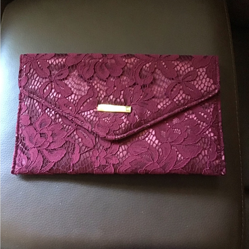 Imán.bag Color red velvet.